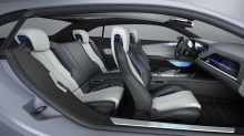 Салон через открытую дверь в Subaru Viziv Concept